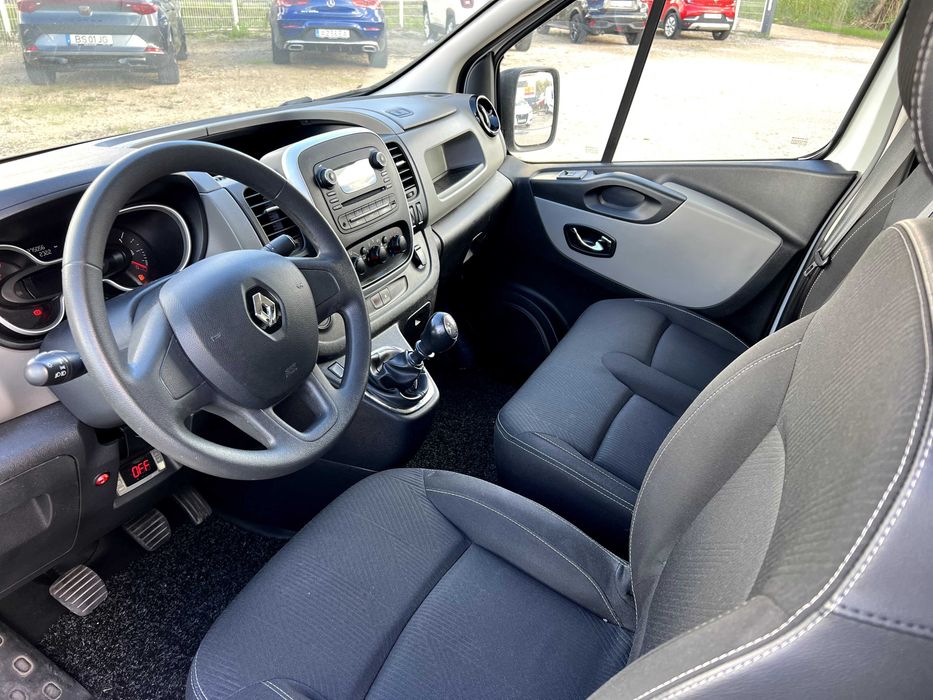 RENAULT TRAFIC LONGA COM REFRIGERAÇÃO DE PARQUE