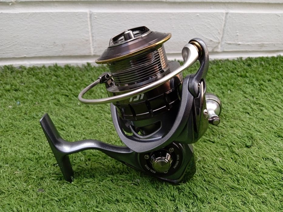 Carreto DAIWA Luvias 3012H (Bóia, Spinning)