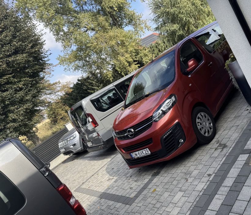 Wypożyczalnia samochodów osobowych, wynajem busa 9 osobowego