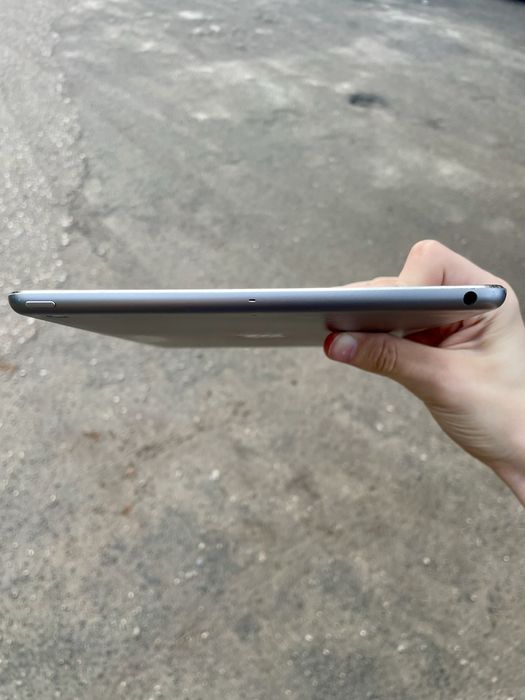 Планшет iPad Air 16Gb