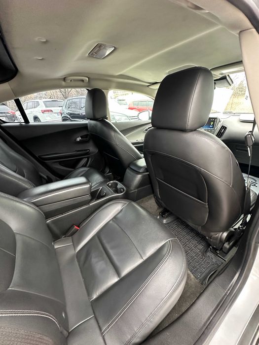 Продам  Chevrolet Volt 2012 рік можлива розстрочка,кредит,обмін!