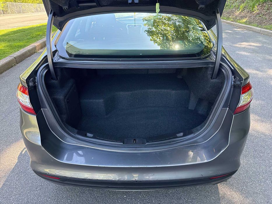 Ford Fusion Titanium Hybrid      2014