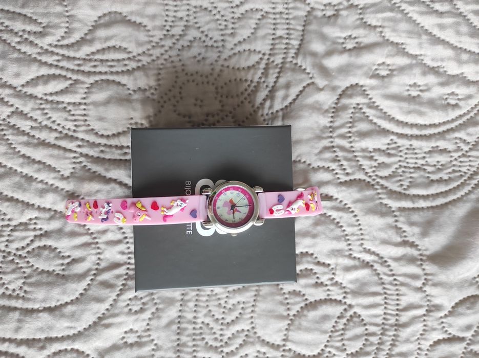 Śliczny zegarek dziewczęcy