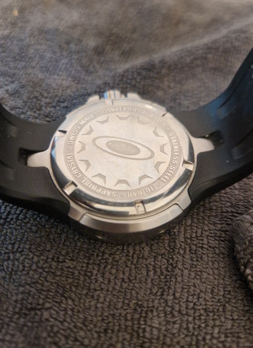 Oakley bottle cap