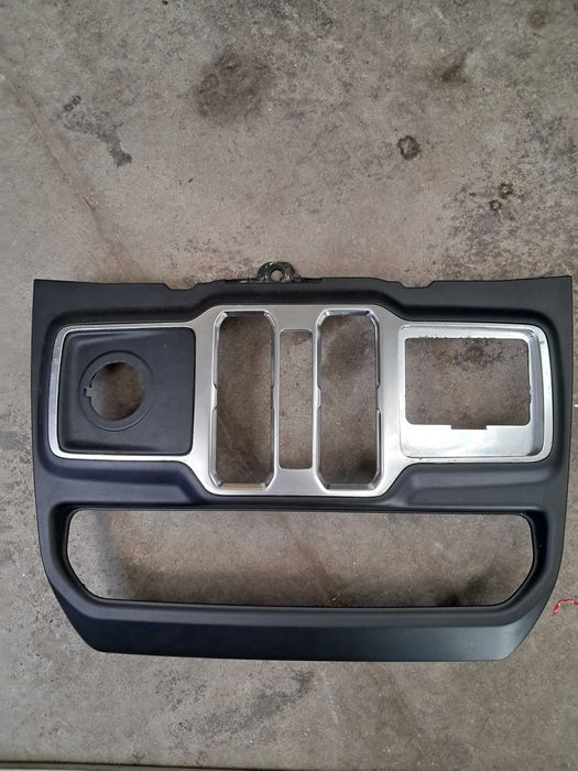 Ramka wokół klimatronika, panela szyb JEEP WRANGLER JL 2021 3.6