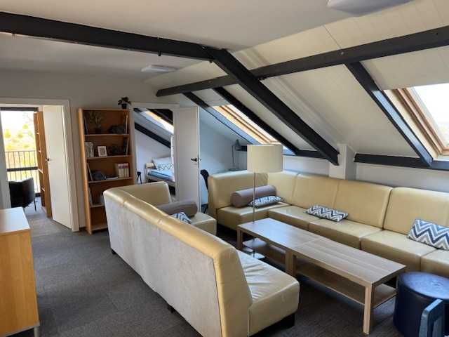 luksusowy apartament nad morzem 80m2 dla 6-8 osób z 3 sypialniami, salonem, kuchnią i dużą łazienką w małym pensjonacie