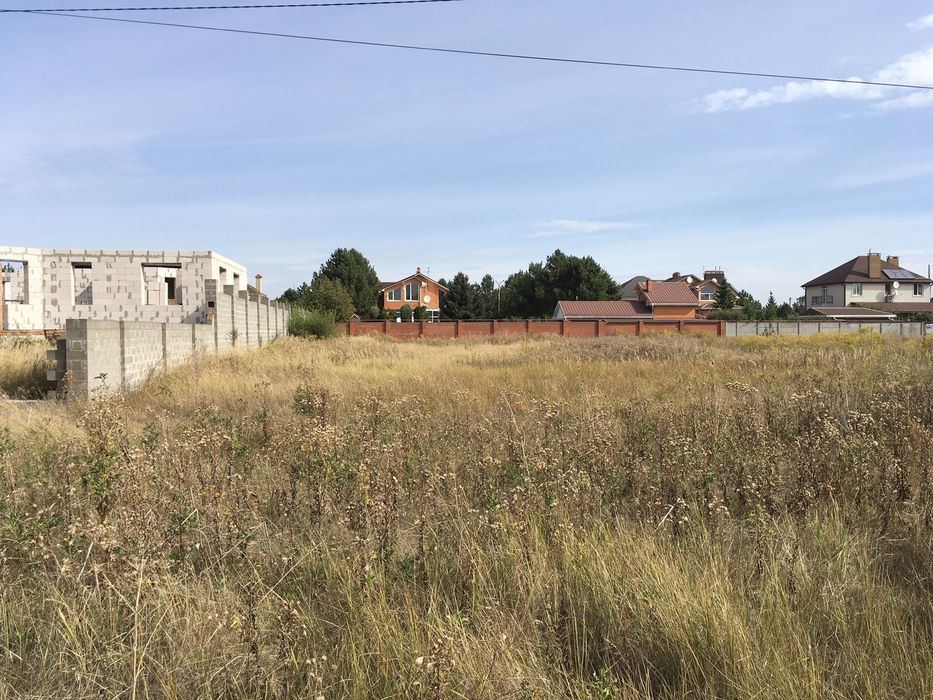 Продам земельну ділянку під будівництво у смт. Слобожанське