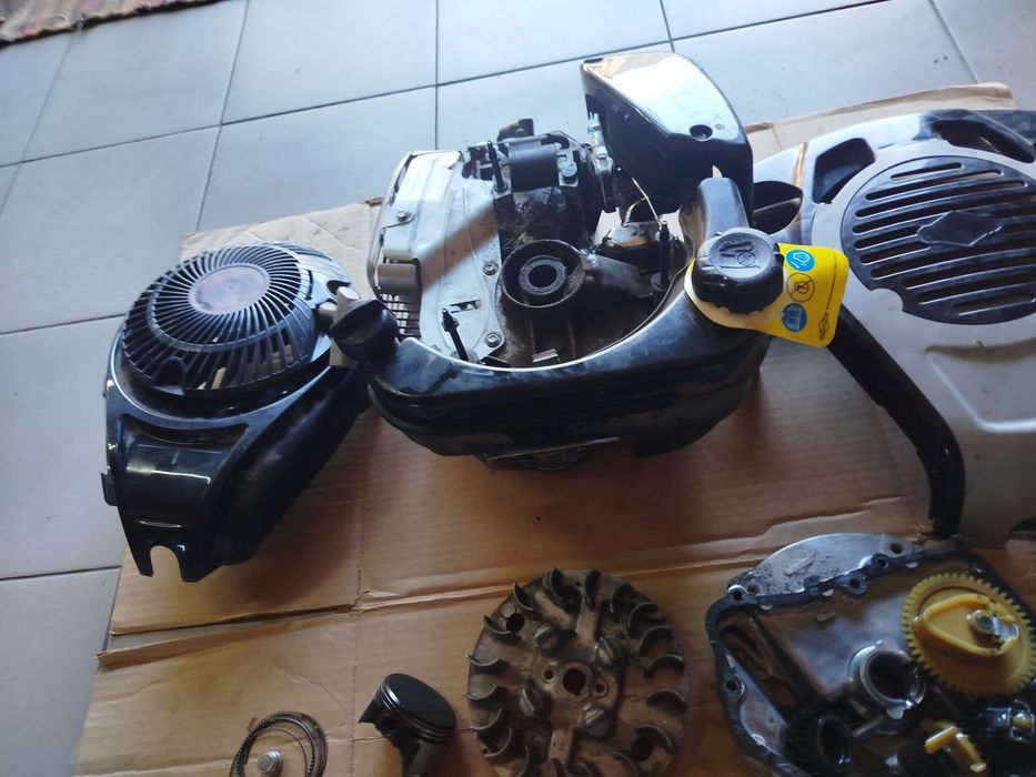 Продам двигун газонокосарки BRIGGS & STRATTON по деталях запчастини