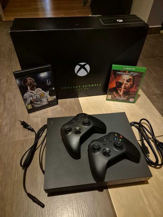 Xbox One X 1TB Project Scorpio 2 pady i 2 gry