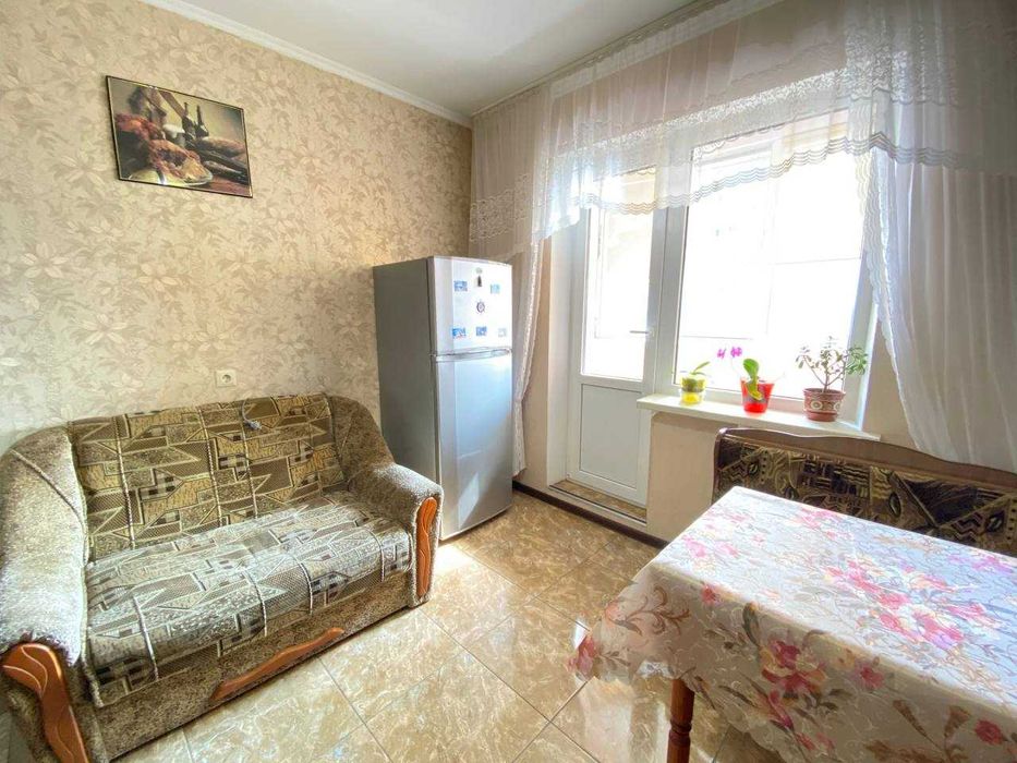 Простора 1-к  45 м²  біля метро Харківська/Позняки. Вишняківська,3