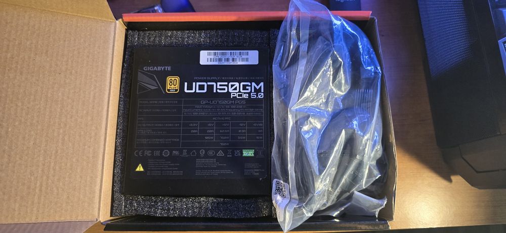 Fonte Alimentação Gigabyte GP-UD750GM 750W 80 Plus Gold Modular