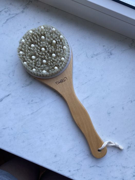 Щітка для масажу тіла проти цилюліту