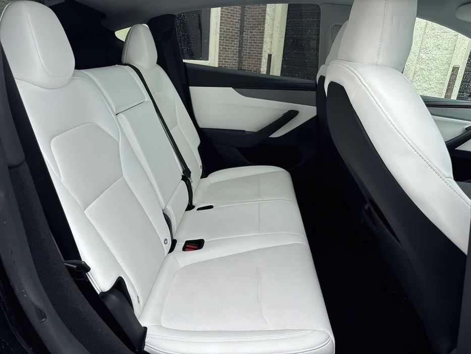 Tesla Model Y      2026