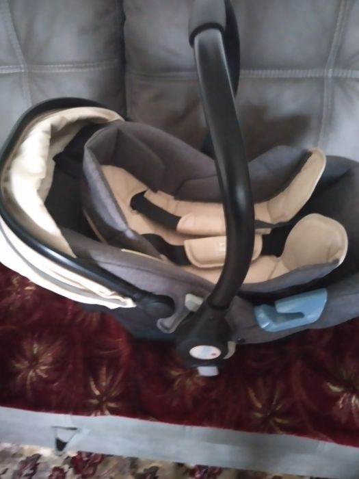 Дитяча коляска три в одному