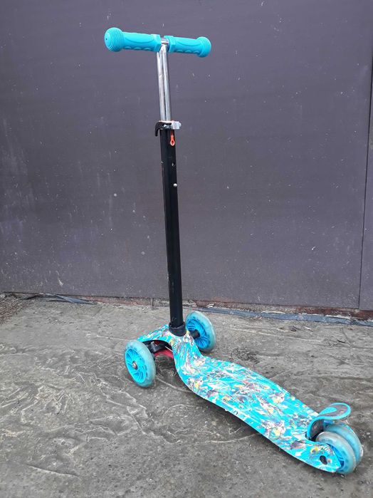 Дитячий трьохколісний самокат