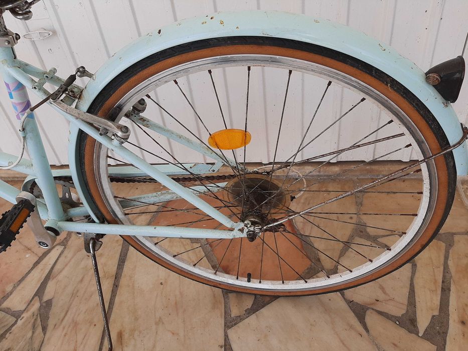 Bicicleta de senhora estilo "pasteleira"