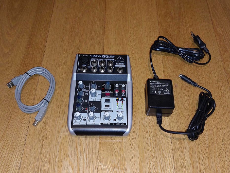 Mesa de mistura BEHRINGER XENYX Q502USB (5 Canais e porta USB)