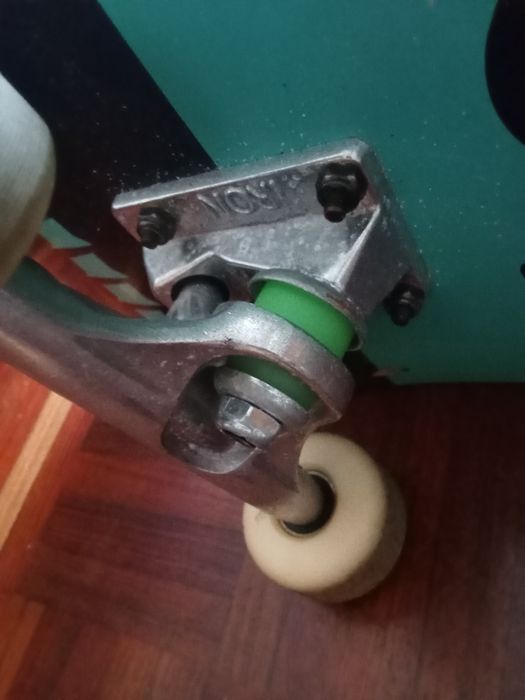 Screw skateboard