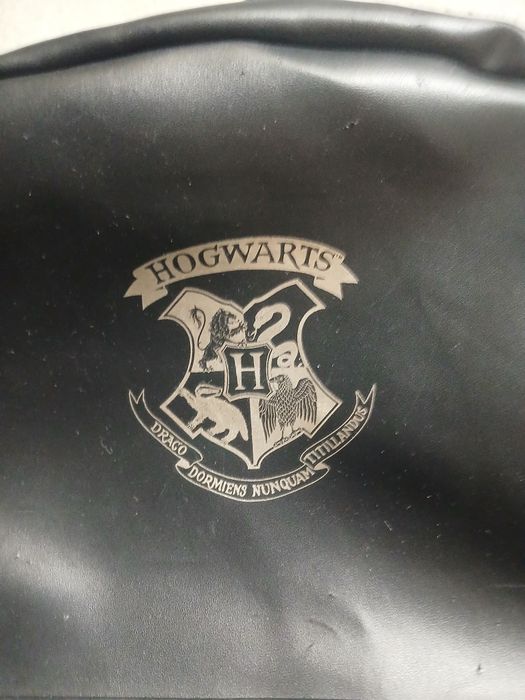 Czarny plecak z ekoskóry Sinsay Hogwarts Harry Potter