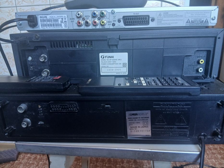 Продам 2 відеомагнітофони та DVD