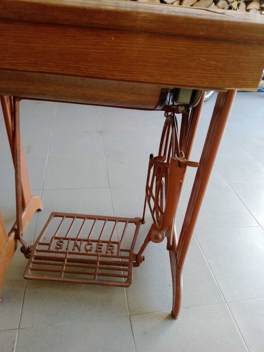 Máquina de costura a coser bem