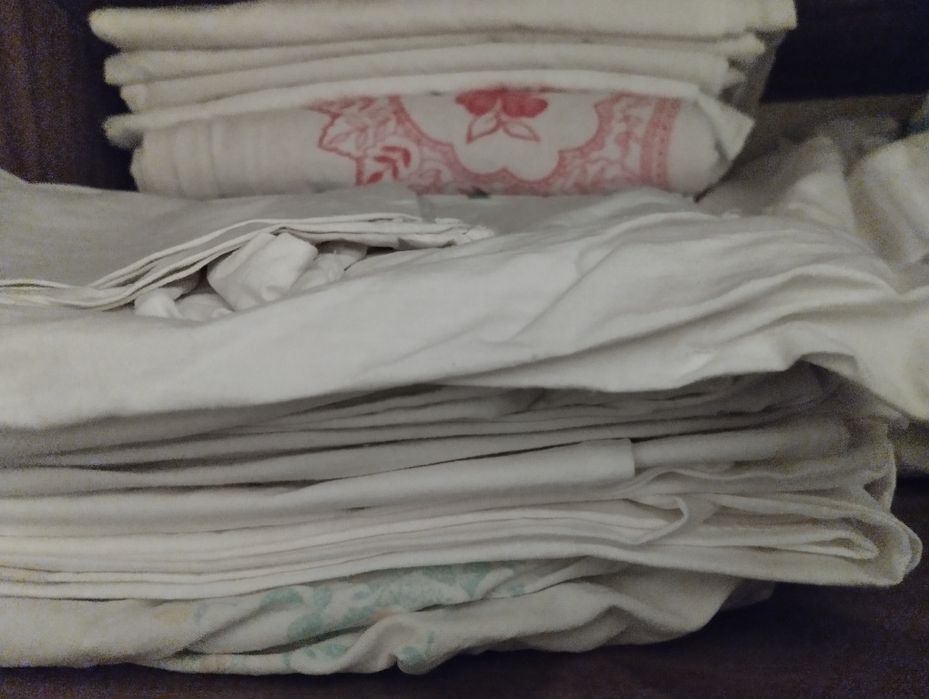 Махровые полотенца , постельное белье