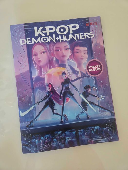 Vendo/troco cromos guerreiras k pop