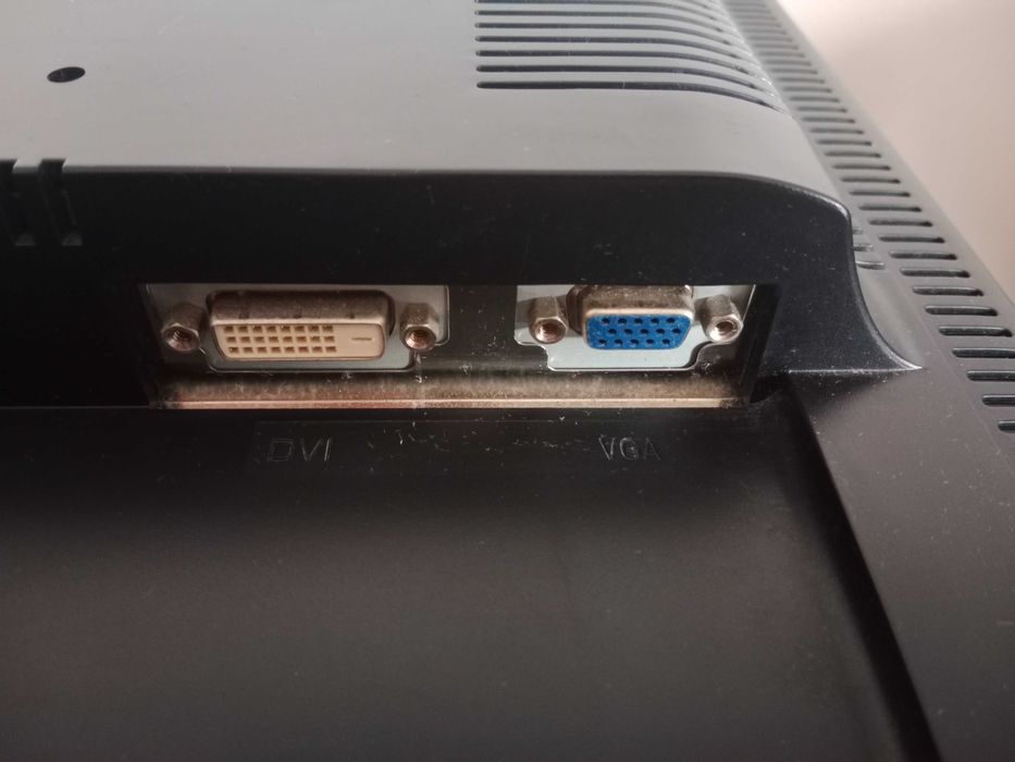 Monitor iiyama ProLite E483S – sprawny, 19"