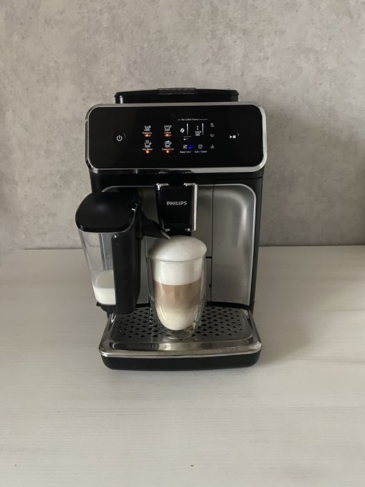 Кавомашина Philips EP2236/EP2231 LatteGo чорна сіра Відмінний стан