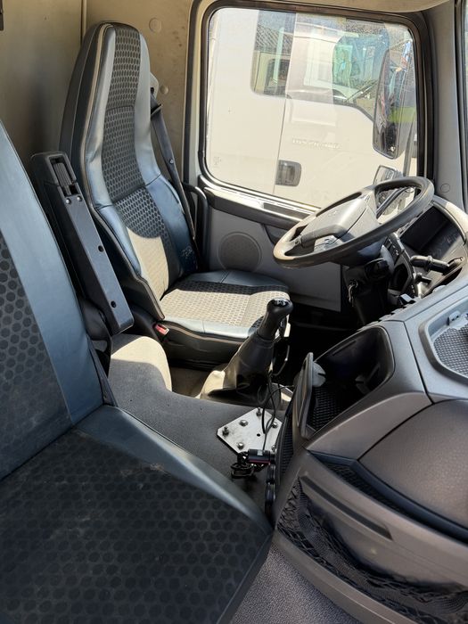 Volvo FMX 330 com bascúla e grua