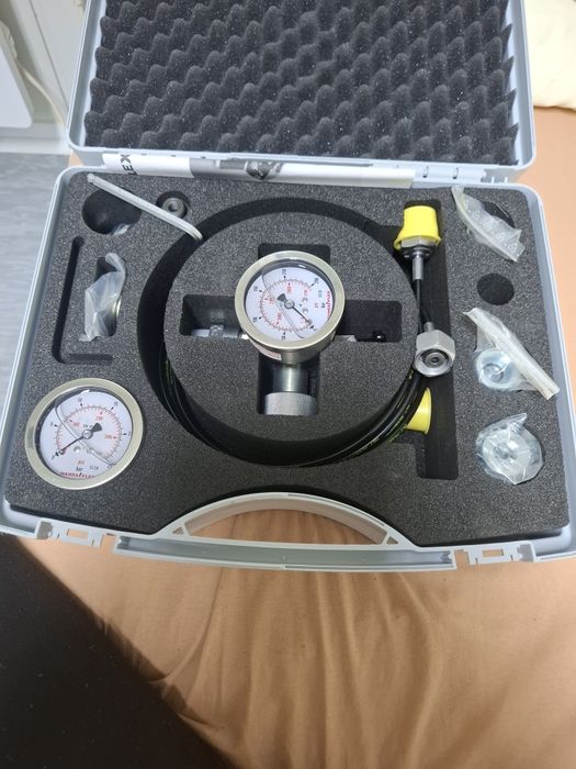Zestaw diagnostyczny do pomiaru ciśnienia  hydraulicznego.