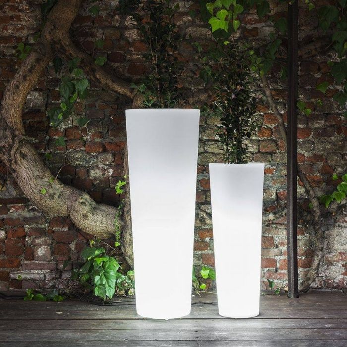 Vasos e floreiras com iluminação led color
