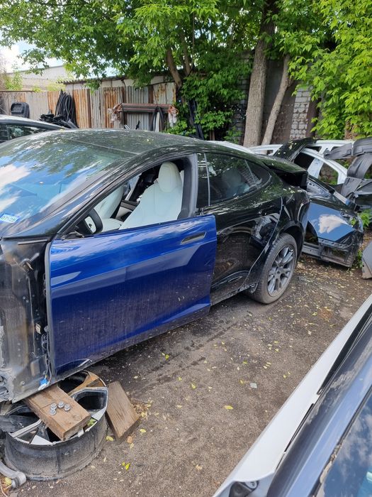 Продам двері передні задні Tesla 3 Y S