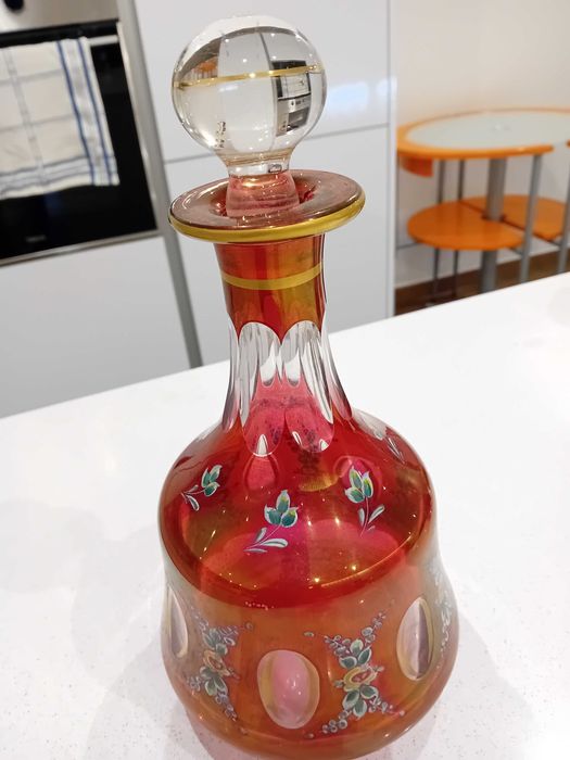 Licoreira de cristal vermelha