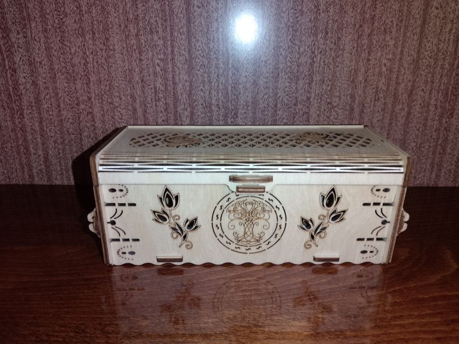 Коробка для дрібниць
Висота 13 см ширина 22 см довжина 23см.
Без гра