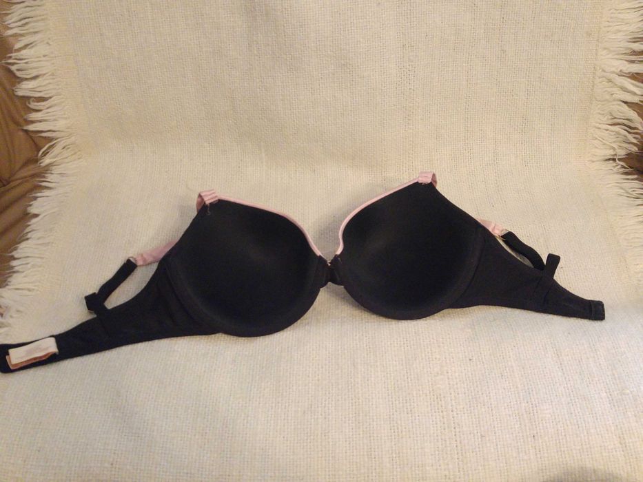 Biustonosz w kolorze czarnym