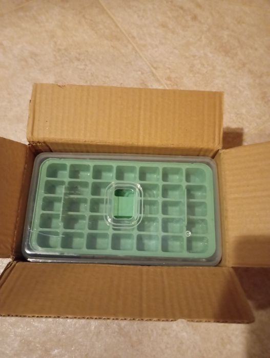 Caixa para fazer gelo (nova)