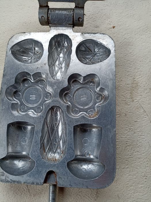 Формы для выпечки печенья  орешки грибочки и пельменица.