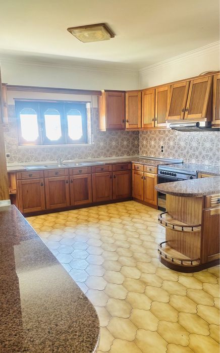 Aluga casa T3 com luz e água incluido