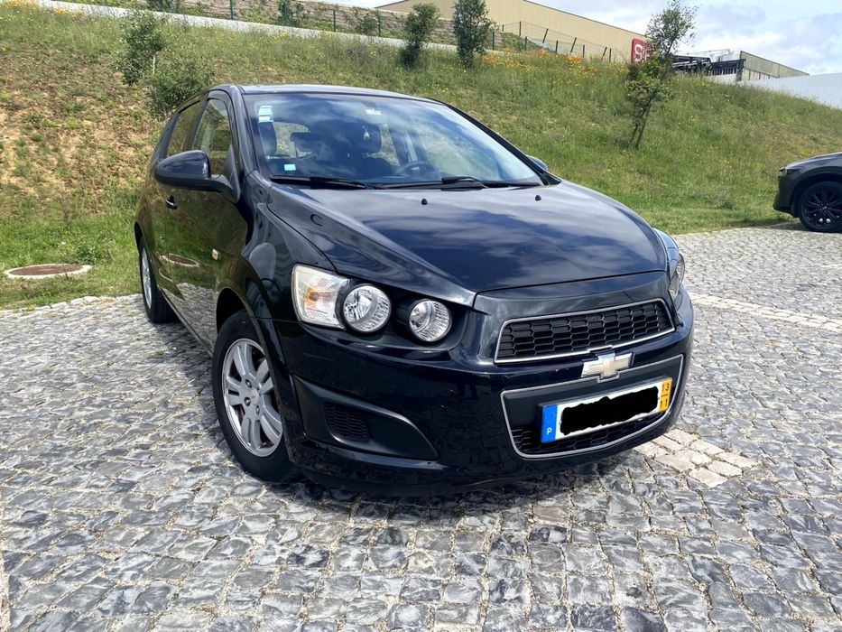Carro citadino - Chevrolet Aveo LT Bi-Fuel 2013
