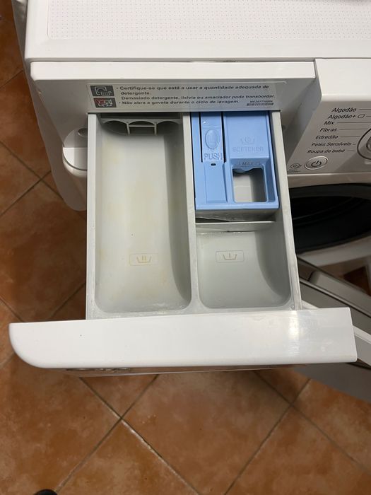 Maq Lavar roupa LG c/nova