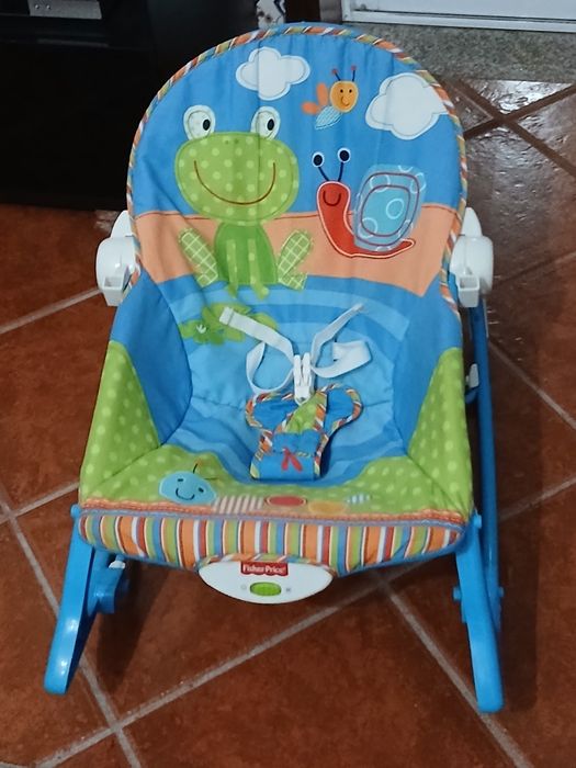 Vendo ESPREGUIÇADEIRA/BALOIÇO para criança com várias posições a funcionar bem. Possibilidade de entrega