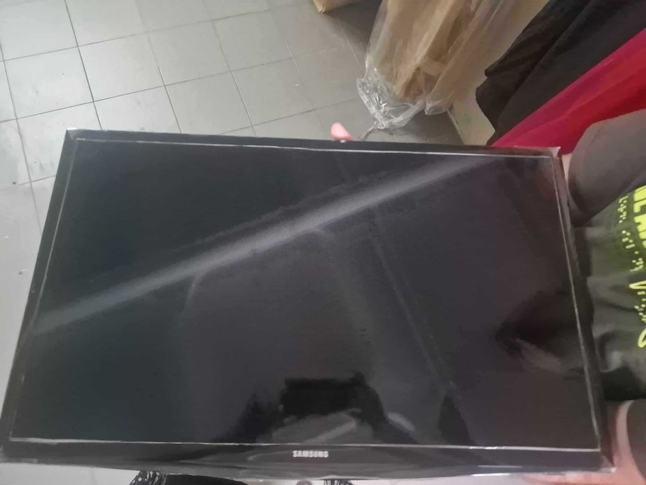 TV Samsung UE28J4100