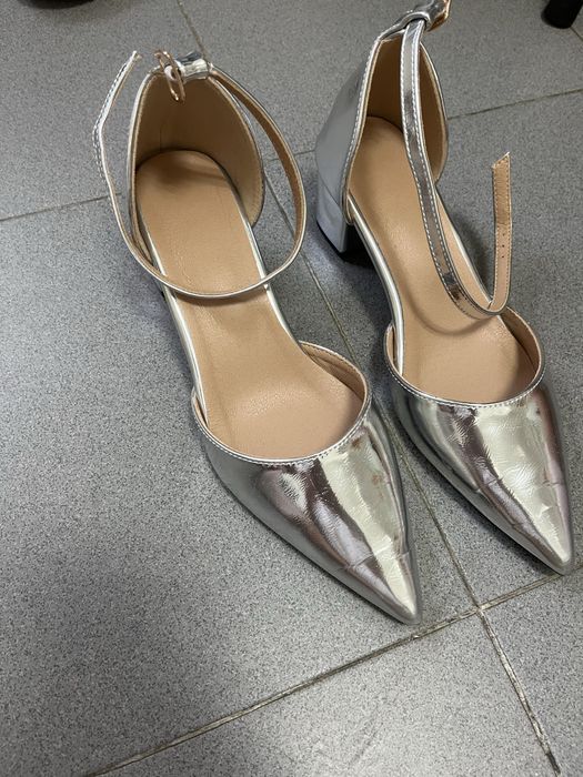 Sapatos cinza prata Shein,como novos,tacão médio,tamanho 37,7€