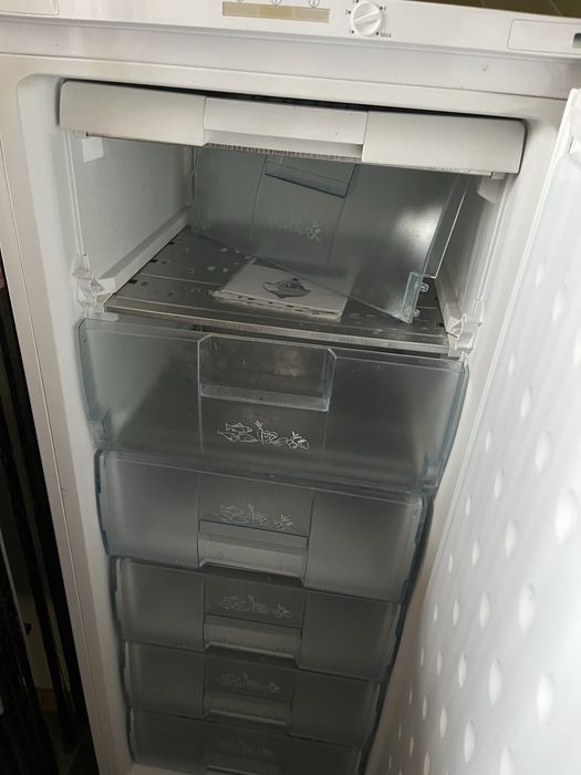 Морозильна камера Beko