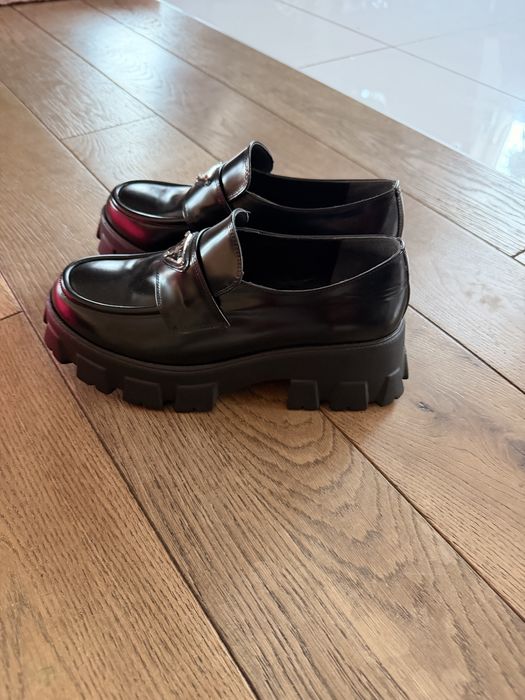 Mokasyny Prada Monolith Loafers – ikona stylu i komfortu