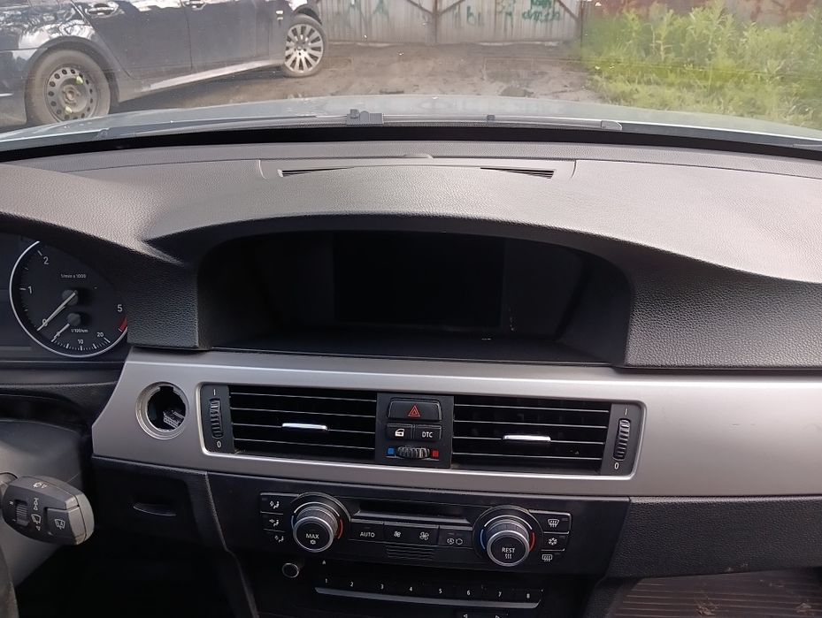 BMW E90 E91 E92 E93 deska Europa konsola czarna STAN BDB poduszka air