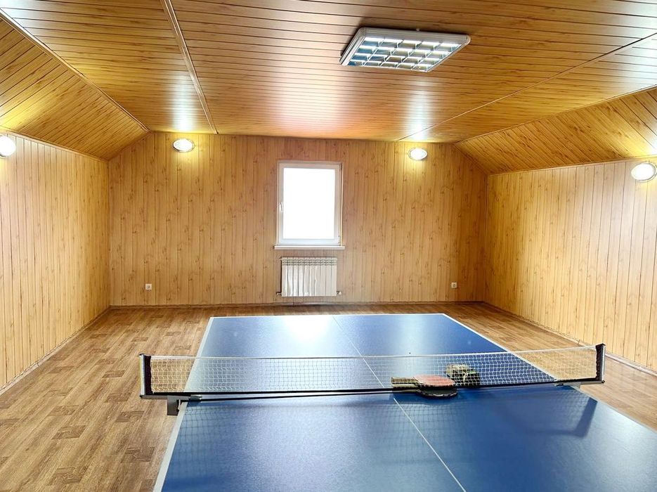 Шикарний будинок у місті, басейн, ділянка 10 соток