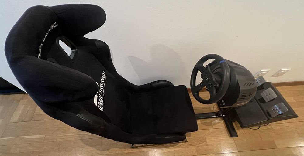 Conjunto Playseat Evolutiont + Volante Thrustmaster T300 RS GT