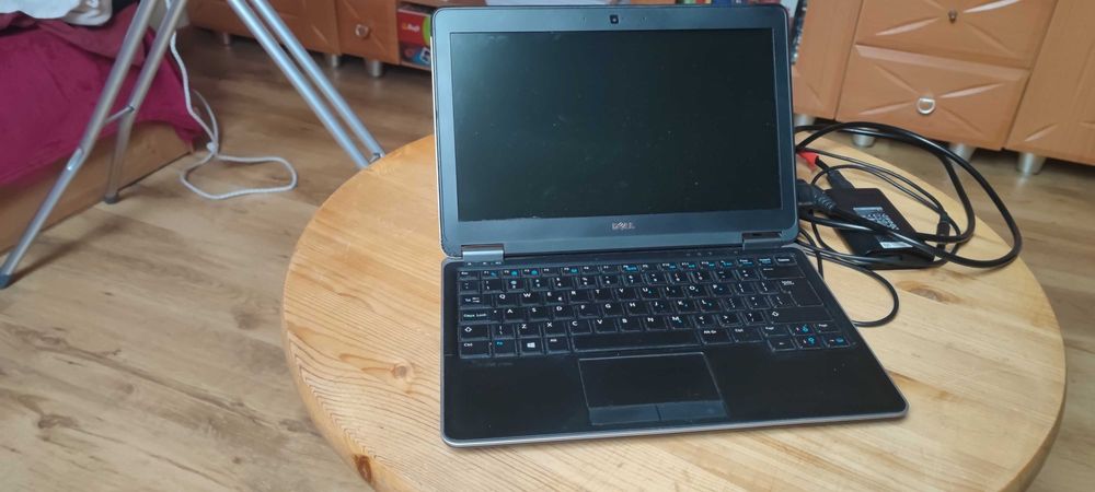 Laptop Dell mały i lekki